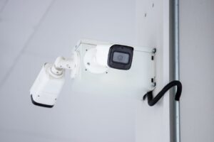 https://alarmtech.gr/wp-content/uploads/2025/06/cameras-1-300x200-1.jpg